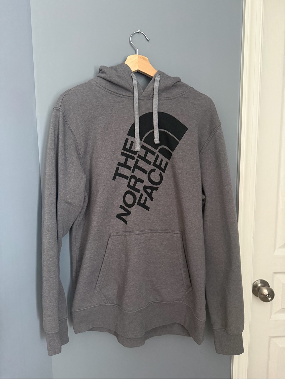 The North Face Men's Gray Logo Pullover Hoodie